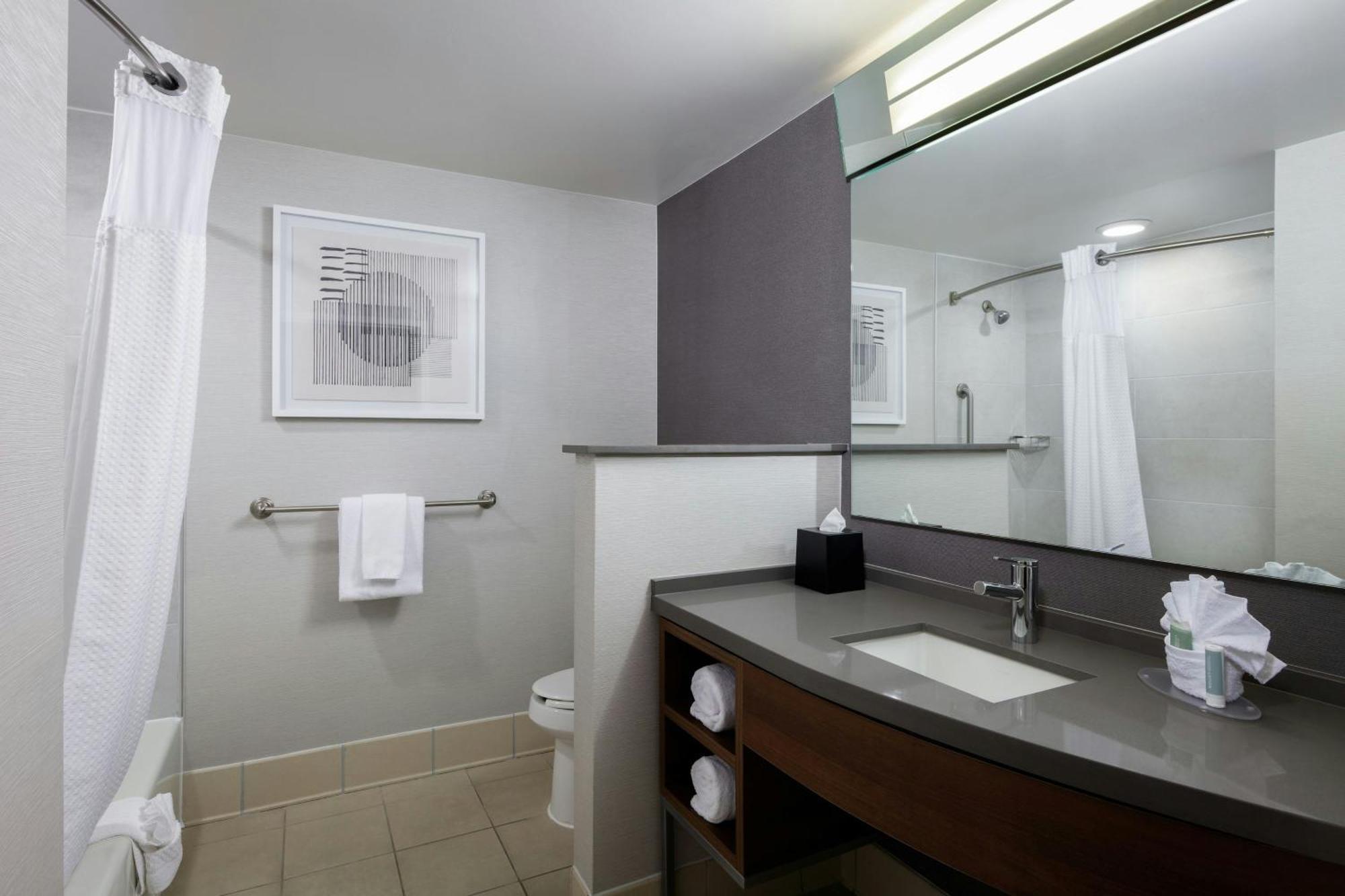 Отель Courtyard By Marriott Wichita At Old Town Экстерьер фото