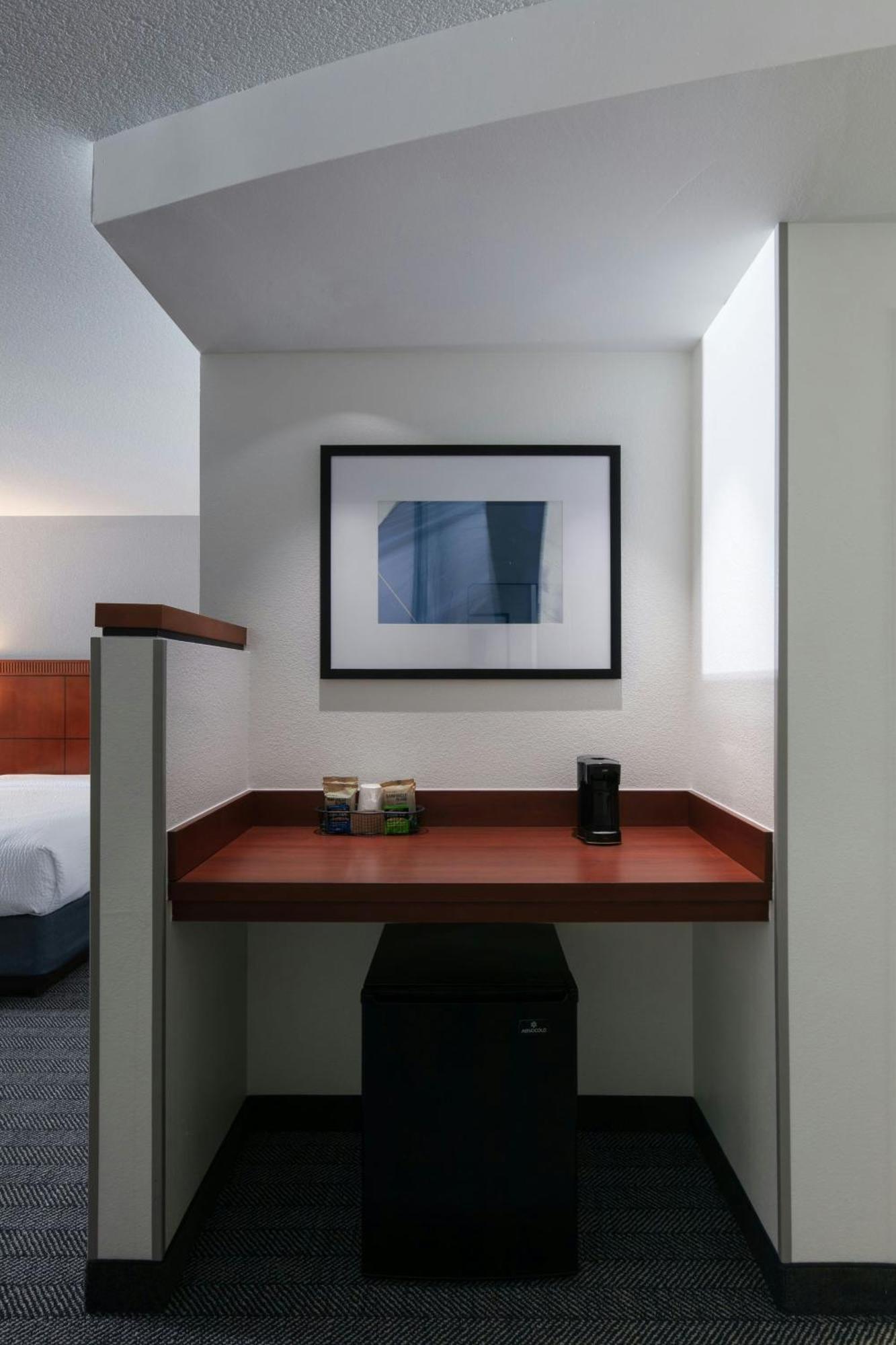 Отель Courtyard By Marriott Wichita At Old Town Экстерьер фото