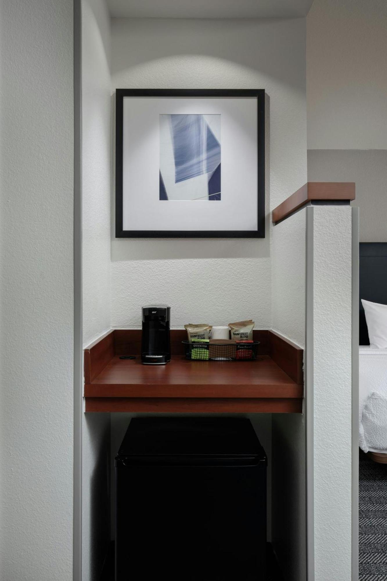 Отель Courtyard By Marriott Wichita At Old Town Экстерьер фото